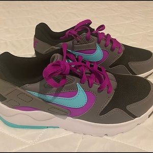 Girl’s Nike Huaraches, Size 4